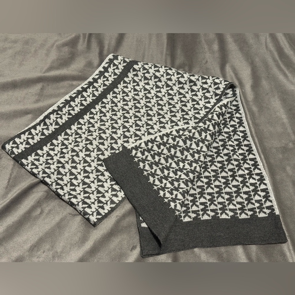 Michael Kors Reversible Scarf